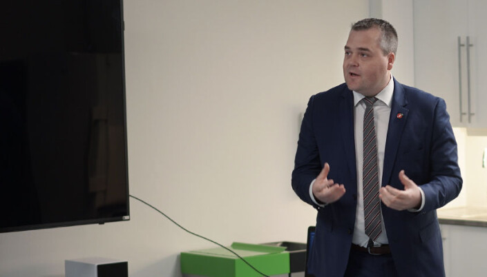 Vi, og også landets rektorer, bør ha interesse av at utdanningene er tilpasset arbeidslivets behov, mener Roy Steffensen (Frp) , leder i Utdannings- og forskningskomiteen Vi, og også landets rektorer, bør ha interesse av at utdanningene er tilpasset arbeidslivets behov, mener Roy Steffensen (Frp) , leder i Utdannings- og forskningskomiteen