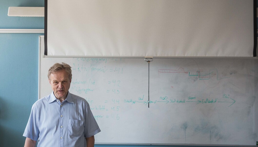 Ingen bør inngå en avtale som innebærer vederlagsfri overdragelse av rettigheter til arbeidsgiver, slik UiT legger opp til, skriver jussprofessor Olav Torvund. Ingen bør inngå en avtale som innebærer vederlagsfri overdragelse av rettigheter til arbeidsgiver, slik UiT legger opp til, skriver jussprofessor Olav Torvund.
