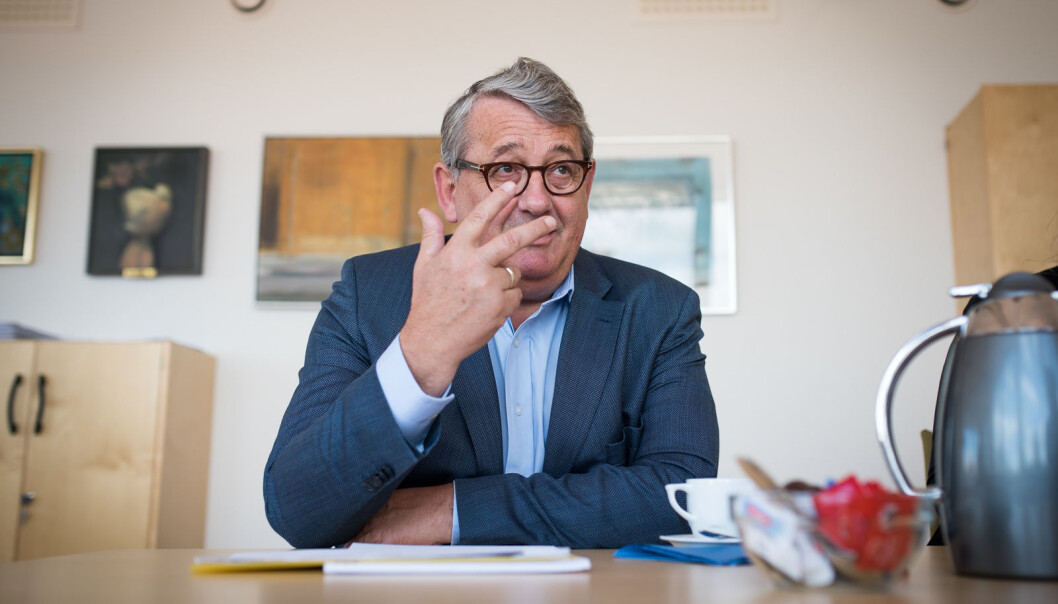 Riksrevisor Per Kristian Foss er ikke fornøyd med universiteter og høgskolers budsjettføring på bidrags- og oppdragsaktivitet. Riksrevisor Per Kristian Foss er ikke fornøyd med universiteter og høgskolers budsjettføring på bidrags- og oppdragsaktivitet.