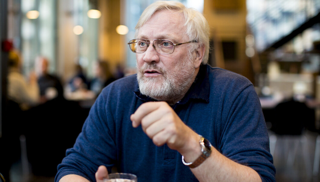 — Til slutt vil utviklingen gå utover kvaliteten i vår høyere utdanning fordi tiden til å drive god undervisning, veiledning og forskning blir om ikke umuliggjort, så i det minste vanskeliggjort, sier førsteamanuensis Lars Gule. — Til slutt vil utviklingen gå utover kvaliteten i vår høyere utdanning fordi tiden til å drive god undervisning, veiledning og forskning blir om ikke umuliggjort, så i det minste vanskeliggjort, sier førsteamanuensis Lars Gule.