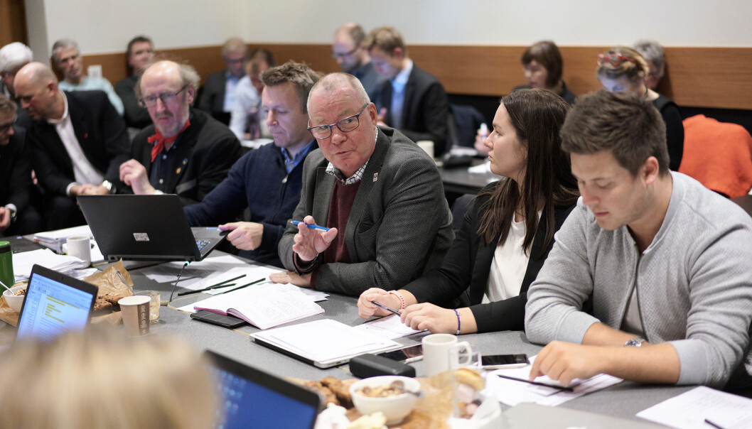 Forslaget til ny norsk universitets- og høgskulelov risikerer å legitimere direkte styring frå statsråden av institusjonane, meiner den svenske professoren, tidlegare universitetsrektoren og no generaldirektør i Sveriges svar på Nokut, Anders Söderholm. Han er også styremedlem ved Nord universitet. Forslaget til ny norsk universitets- og høgskulelov risikerer å legitimere direkte styring frå statsråden av institusjonane, meiner den svenske professoren, tidlegare universitetsrektoren og no generaldirektør i Sveriges svar på Nokut, Anders Söderholm. Han er også styremedlem ved Nord universitet.