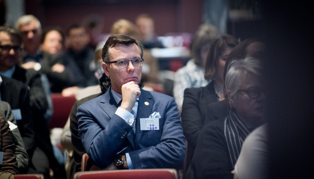 Rektor Dag Rune Olsen ønsker ikke å si hva som er uakseptabelt med den oppsagtes oppførsel. — Men uansett er det uakseptabelt, vi kan ikke ha denne typen atferd, sier han.. Rektor Dag Rune Olsen ønsker ikke å si hva som er uakseptabelt med den oppsagtes oppførsel. — Men uansett er det uakseptabelt, vi kan ikke ha denne typen atferd, sier han..