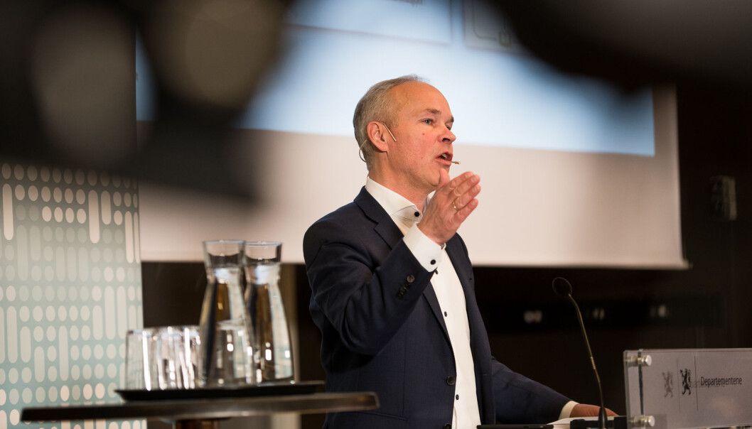 Finansminister Jan Tore Sanner kunne mandag ettermiddag fortelle at regjeringen ønsker å forlenge muligheten til å ta utdanning mens man går på dagpenger. Finansminister Jan Tore Sanner kunne mandag ettermiddag fortelle at regjeringen ønsker å forlenge muligheten til å ta utdanning mens man går på dagpenger.