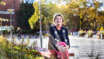 Rektor Anne Husebekk sier at hun gjort seg erfaringer som valgt leder som gjør at hun nå går inn for å endre modell. Rektor Anne Husebekk sier at hun gjort seg erfaringer som valgt leder som gjør at hun nå går inn for å endre modell.