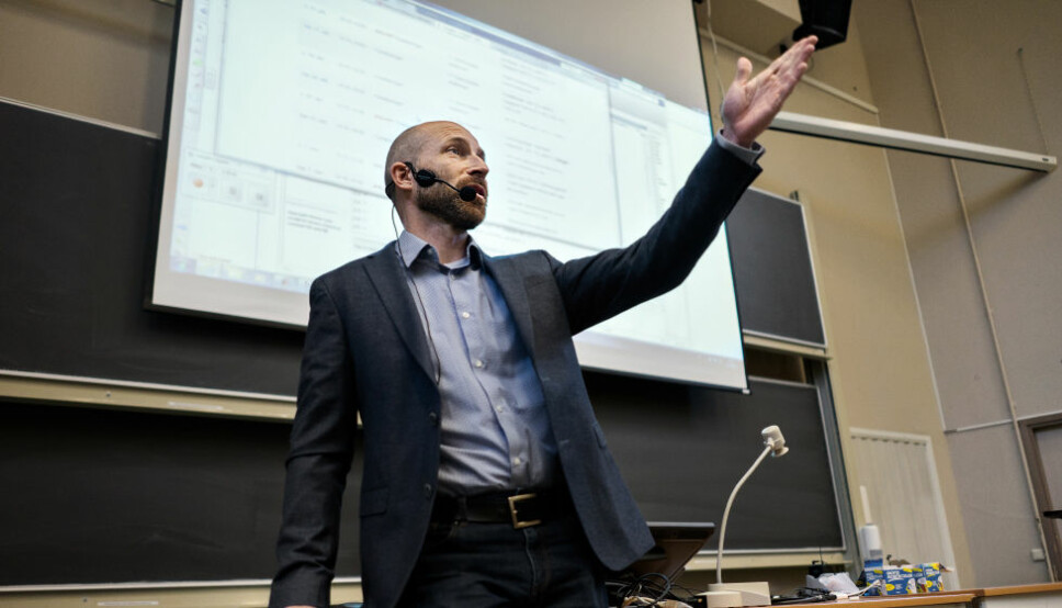 Professor i fysikk, Anders Malthe-Sørenssen, står bak et av sentrene for fremragende utdanning som fikk penger i fem nye år.
