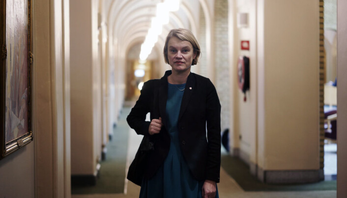Arbeiderpartiets talsperson for forskning og høyere utdanning, Nina Sandberg, mener regjeringspartiene og FrP ikke har lyttet til studentene. Arbeiderpartiets talsperson for forskning og høyere utdanning, Nina Sandberg, mener regjeringspartiene og FrP ikke har lyttet til studentene.