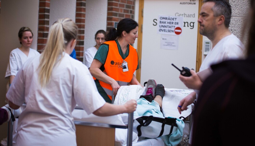 — For å rekruttere til - og beholde - førstekompetanse, trengs det flere sykepleiere med mastergrad, og det må gjøres noe med både lønn og arbeidsforhold for de som ønsker en karriere i akademia, skriver Lille Sverresdatter Larsen om sykepleierutdanningen. — For å rekruttere til - og beholde - førstekompetanse, trengs det flere sykepleiere med mastergrad, og det må gjøres noe med både lønn og arbeidsforhold for de som ønsker en karriere i akademia, skriver Lille Sverresdatter Larsen om sykepleierutdanningen.