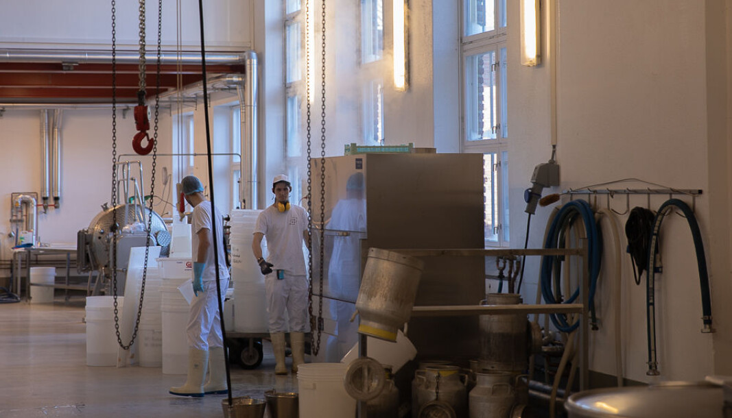 På NMBU er mye forskning koblet til arbeid i laboratorier eller feltarbeid i bistandsland. Begge deler sterkt vanskeliggjort under koronapandemi, og kan være en forklaring på sterk nedgang på NMBU. På NMBU er mye forskning koblet til arbeid i laboratorier eller feltarbeid i bistandsland. Begge deler sterkt vanskeliggjort under koronapandemi, og kan være en forklaring på sterk nedgang på NMBU.