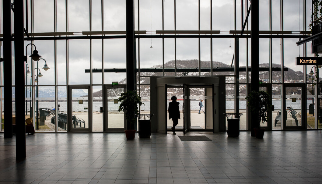 Både kantine og bibliotek ved UiTs campus i Harstad er åpne, og det er fremdeles noe fysisk undervisning på campus. Både kantine og bibliotek ved UiTs campus i Harstad er åpne, og det er fremdeles noe fysisk undervisning på campus.