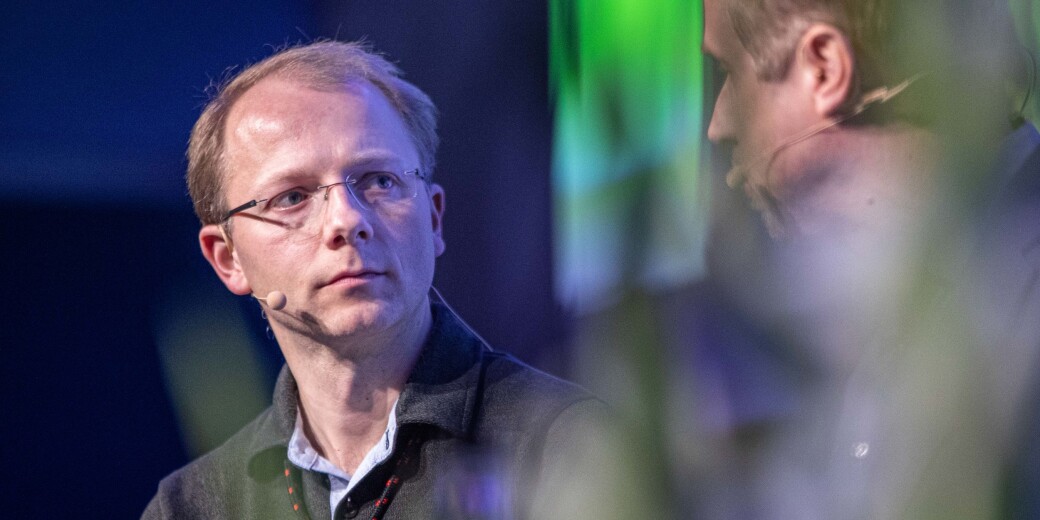 Bjørn Samset, seniorforsker ved CICERO, var en synlig formidler også før han ble en profilert klimaforsker. Han opplevde stor forskjell da han gikk fra å formidle partikkelfysikk til klimaforskning. Bjørn Samset, seniorforsker ved CICERO, var en synlig formidler også før han ble en profilert klimaforsker. Han opplevde stor forskjell da han gikk fra å formidle partikkelfysikk til klimaforskning.