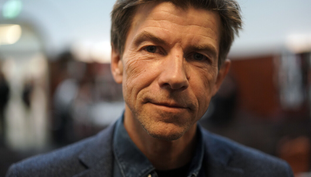 — Biologien har nå lært oss at mennesker er svært like genetisk. Hvis vi ikke vet hvordan vi kom dit, gjør vi både vitenskapen og antirasismen en bjørnetjeneste, sier professor Dag O. Hessen. — Biologien har nå lært oss at mennesker er svært like genetisk. Hvis vi ikke vet hvordan vi kom dit, gjør vi både vitenskapen og antirasismen en bjørnetjeneste, sier professor Dag O. Hessen.