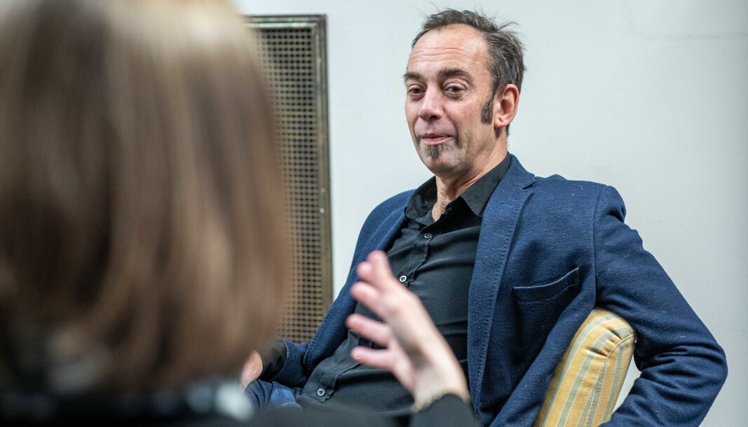 Man må bruke alle fingre når man skal telle de hindringer som nasjonale lovverk og interne systemer på universitetene skaper for tverrfaglighet, mener jussporfessor Malcolm Langford ved UiO.. Man må bruke alle fingre når man skal telle de hindringer som nasjonale lovverk og interne systemer på universitetene skaper for tverrfaglighet, mener jussporfessor Malcolm Langford ved UiO..