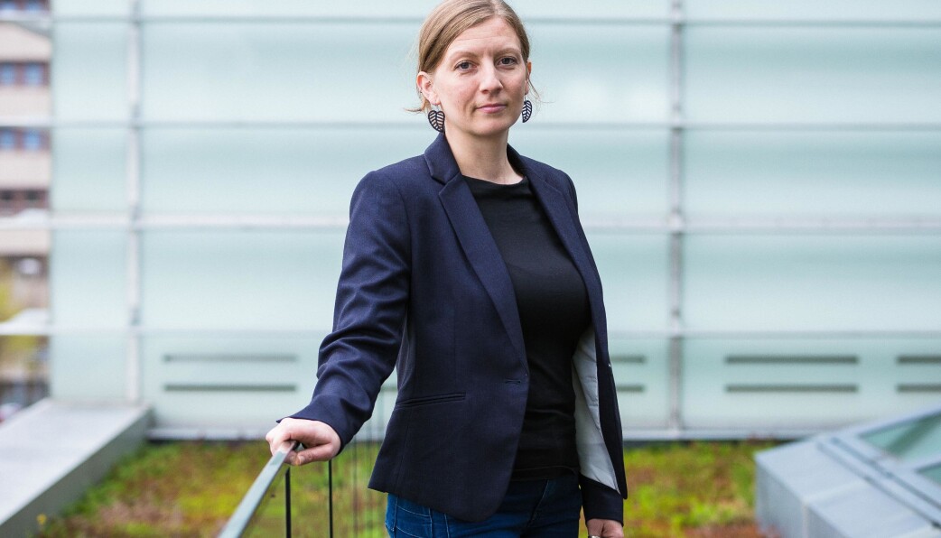 — Hvorfor skal høyt utdannede kunnskapsmedarbeidere som UiB har tilbydd stilling vente slik i månedsvis, spør Katja Enberg. — Hvorfor skal høyt utdannede kunnskapsmedarbeidere som UiB har tilbydd stilling vente slik i månedsvis, spør Katja Enberg.