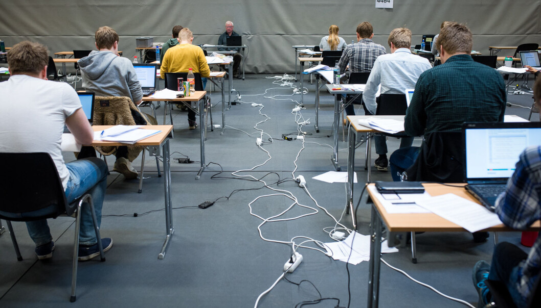 Ingen digital skoleeksamen dette vårsemesteret på noen høgskoler eller universitet. Ingen digital skoleeksamen dette vårsemesteret på noen høgskoler eller universitet.