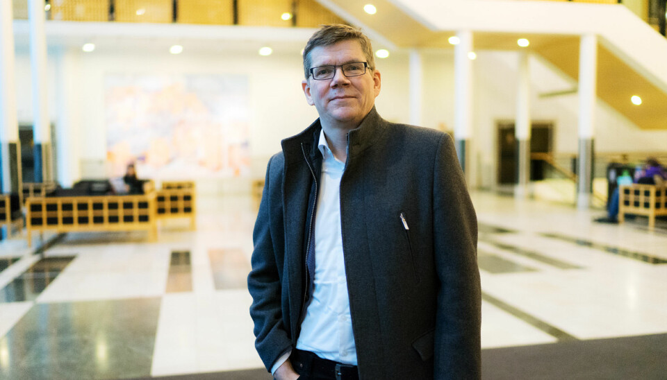 Rektor Svein Stølen ber fakultetene forberede seg på et digitalt semester til høsten.
