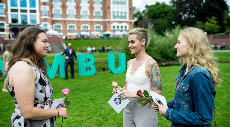 Studentane ved Noregs miljø- og biovitskapelege universitet (NMBU) kan glede seg over å vere studentar ved eit universitet som har slått seg til i verdstoppen, om ein skal tru ei fersk universitetsrangering. Foto: Ketil Blom Haugstulen Studentane ved Noregs miljø- og biovitskapelege universitet (NMBU) kan glede seg over å vere studentar ved eit universitet som har slått seg til i verdstoppen, om ein skal tru ei fersk universitetsrangering. Foto: Ketil Blom Haugstulen