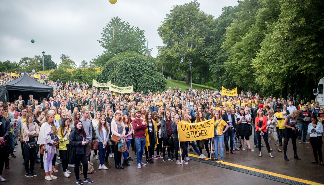 Studenter og faddere under åpningsseremonien av studiestart på St. Hanshaugen i Oslo. Nå etterlyser studenter tiltak for hvodan de kan være sirke på å få gjennomført studiene sine som planlagt, tross koronautbrudd. Foto: Skjalg Bøhmer Vold Studenter og faddere under åpningsseremonien av studiestart på St. Hanshaugen i Oslo. Nå etterlyser studenter tiltak for hvodan de kan være sirke på å få gjennomført studiene sine som planlagt, tross koronautbrudd. Foto: Skjalg Bøhmer Vold