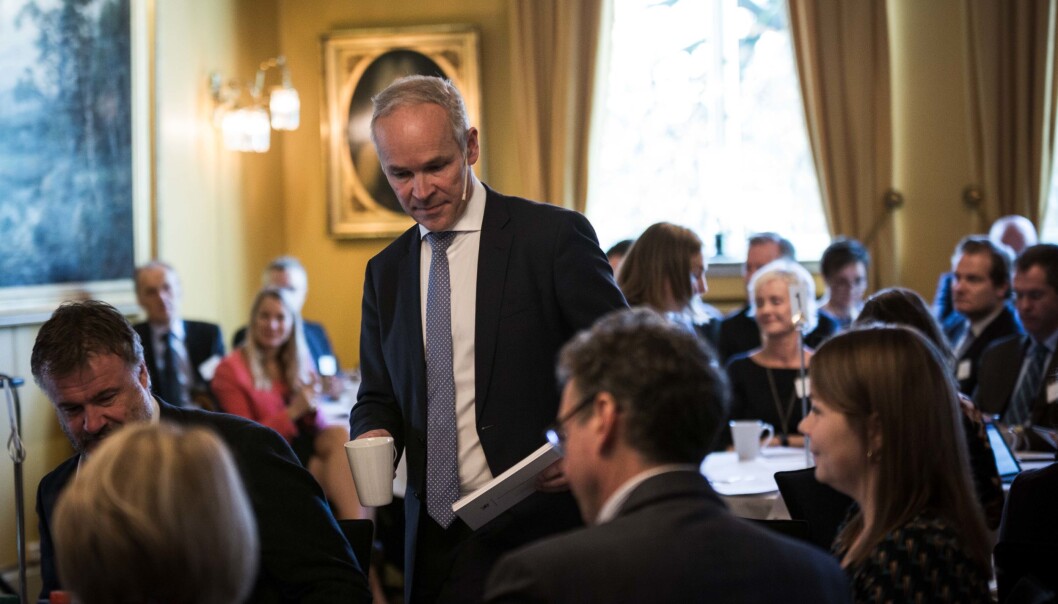 Mot slutten av fjoråret presenterte dåverande kunnskapsminister Jan Tore Sanner nye læreplanar for grunnskulen og for dei gjennomgåande faga i vidaregåande skule. Foto: Siri Øverland Eriksen Mot slutten av fjoråret presenterte dåverande kunnskapsminister Jan Tore Sanner nye læreplanar for grunnskulen og for dei gjennomgåande faga i vidaregåande skule. Foto: Siri Øverland Eriksen