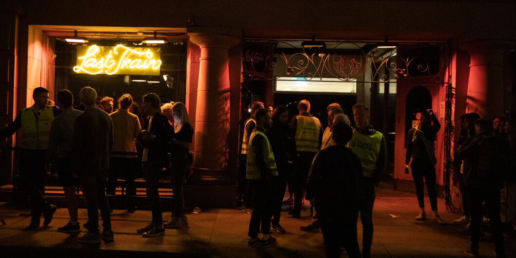 Oslo sentrum var fylt opp av studentar etter midnatt første fadderhelga i fjor. Faddervakter sende fleire til legevakt på grunn av for mykje alkohol. Oslo sentrum var fylt opp av studentar etter midnatt første fadderhelga i fjor. Faddervakter sende fleire til legevakt på grunn av for mykje alkohol.