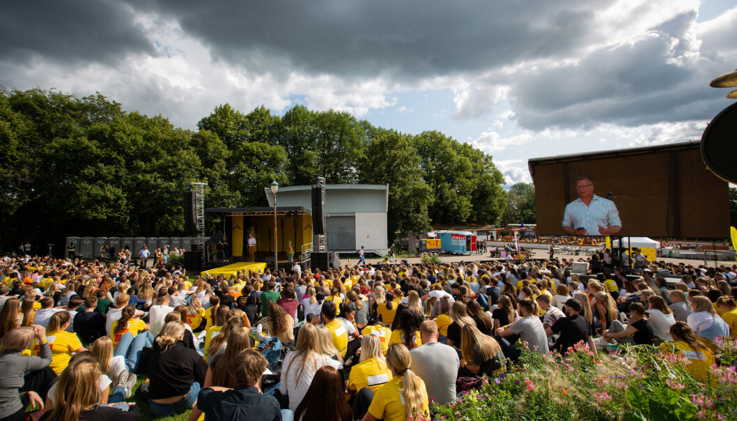 Ordfører Jørgen Vik håper at OsloMet velger Lillestrøm som campus utenfor Oslo, og med det få se åpningsseremonier som dette i sentrum av kommunen sin om noen år. Ordfører Jørgen Vik håper at OsloMet velger Lillestrøm som campus utenfor Oslo, og med det få se åpningsseremonier som dette i sentrum av kommunen sin om noen år.