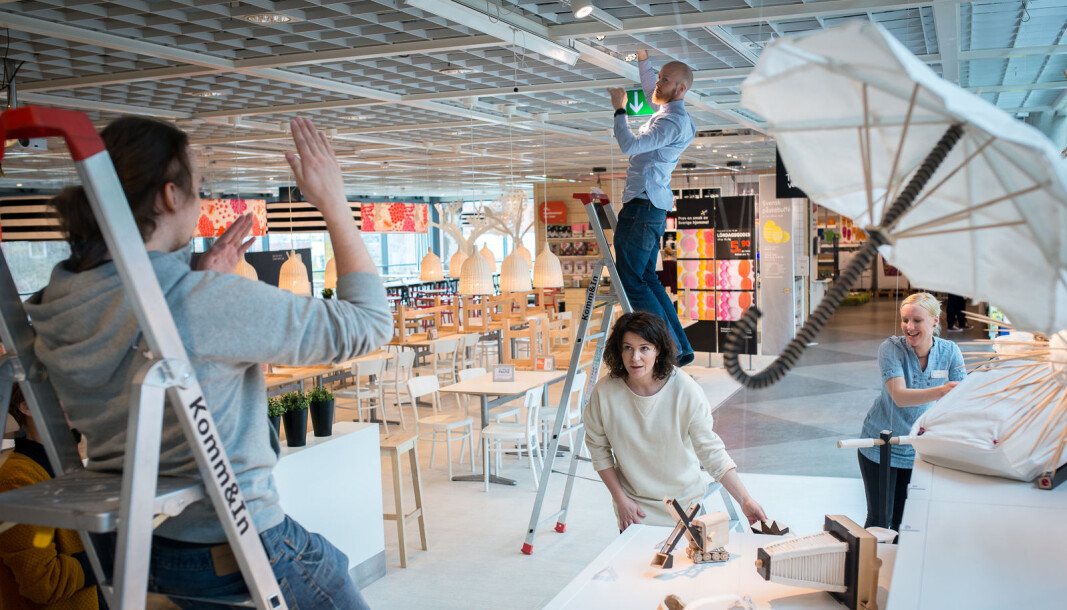 Her stiller tidligere studenter, som ikke har hatt eksamen nå, fra produktdesign ut produkter på Ikea. (Arkivfoto). Her stiller tidligere studenter, som ikke har hatt eksamen nå, fra produktdesign ut produkter på Ikea. (Arkivfoto).