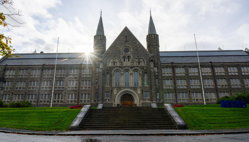 Campussamlinga rundt Gløshaugen i Trondheim som NTNU håper er ferdig i 2029, er også ein av grunnane til at universitetet no meiner det er naudsynt med ein gjennomgang av studieporteføljen. Dette biletet er av hovudbygget på Gløshaugen. Campussamlinga rundt Gløshaugen i Trondheim som NTNU håper er ferdig i 2029, er også ein av grunnane til at universitetet no meiner det er naudsynt med ein gjennomgang av studieporteføljen. Dette biletet er av hovudbygget på Gløshaugen.