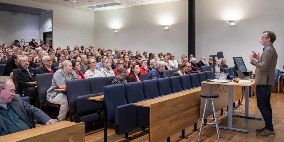 Rektor Curt Rice møtte mye kritikk da han informerte om Kjeller-planene på et allmøte.. Foto: Siri Øverland Eriksen Rektor Curt Rice møtte mye kritikk da han informerte om Kjeller-planene på et allmøte.. Foto: Siri Øverland Eriksen