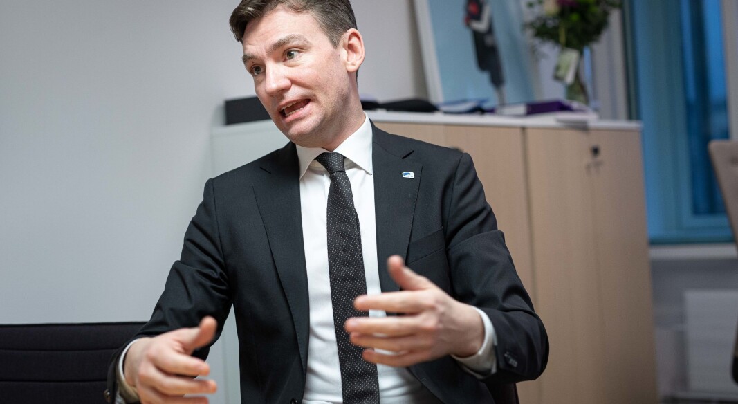 Statsråd Henrik Asheim mener det er viktig at studentene får gjennomført eksamen til tross for en virusepidemi og ber universiteter og høgskoler om å forberede alternativ eksamen for våren. Statsråd Henrik Asheim mener det er viktig at studentene får gjennomført eksamen til tross for en virusepidemi og ber universiteter og høgskoler om å forberede alternativ eksamen for våren.