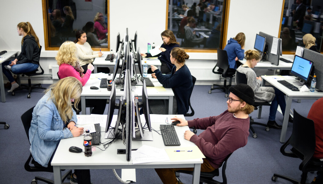 Bildet viser medisinstudenter ved Universitetet i Oslo som tar flervalgseksamen. Foto: Øystein Horgmo, UiO Bildet viser medisinstudenter ved Universitetet i Oslo som tar flervalgseksamen. Foto: Øystein Horgmo, UiO