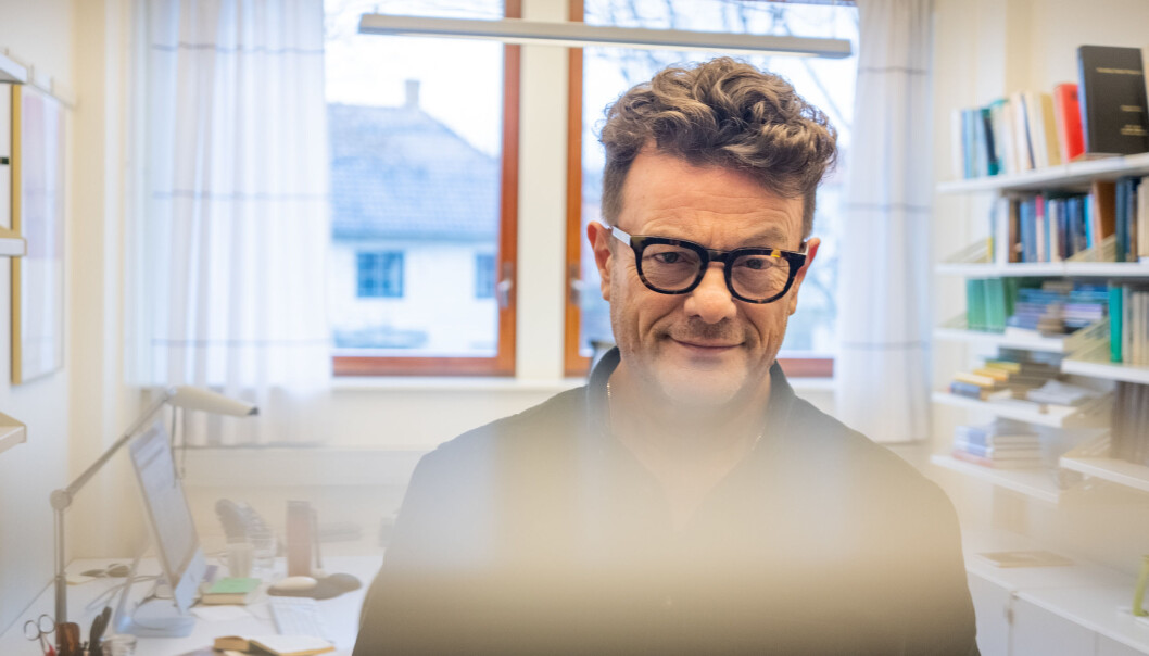 — Jeg ser bekymrede folk i korridorene. De vet ikke hva som kommer til å skje, sier professor Panos Dima. Foto: Torkjell Trædal — Jeg ser bekymrede folk i korridorene. De vet ikke hva som kommer til å skje, sier professor Panos Dima. Foto: Torkjell Trædal