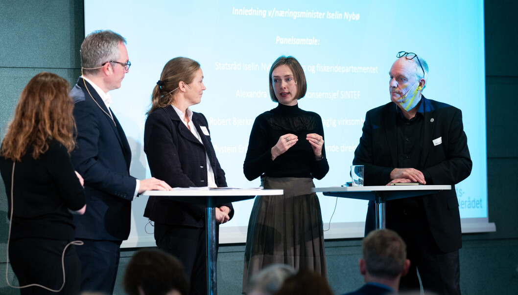 I dag la regjeringen fram sine nye strategi for instituttsektoren. Næringsminister Iselin Nybø har spilt opp forslag som kunnskapsminister, som hun nå også skal forholde seg til i ny rolle som næringsminister. Foto: Ketil Blom Haugstulen I dag la regjeringen fram sine nye strategi for instituttsektoren. Næringsminister Iselin Nybø har spilt opp forslag som kunnskapsminister, som hun nå også skal forholde seg til i ny rolle som næringsminister. Foto: Ketil Blom Haugstulen