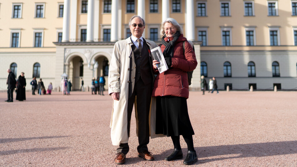 Professoren og hans kone Gabriele møtte sammen med 60 andre mottakere av fortjenestmedaljen kong Harald tidligere denne uken. Foto: Ketil Blom Haugstulen Professoren og hans kone Gabriele møtte sammen med 60 andre mottakere av fortjenestmedaljen kong Harald tidligere denne uken. Foto: Ketil Blom Haugstulen