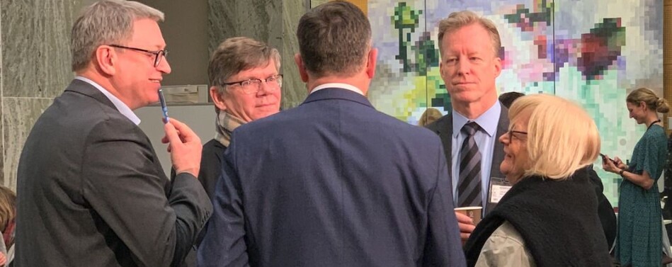 Forslag fra Aune-utvalget om endring i styringsmodell av landets universiteter og høgskoler skaper debatt. Her er (f.v.) Alf Rasmussen, Svein Stølen, Curt Rice og Berit Rokne under framlegging av utvalgets rapport. Dag Rune Olsen med ryggen til. Foto: Eva Tønnessen Forslag fra Aune-utvalget om endring i styringsmodell av landets universiteter og høgskoler skaper debatt. Her er (f.v.) Alf Rasmussen, Svein Stølen, Curt Rice og Berit Rokne under framlegging av utvalgets rapport. Dag Rune Olsen med ryggen til. Foto: Eva Tønnessen
