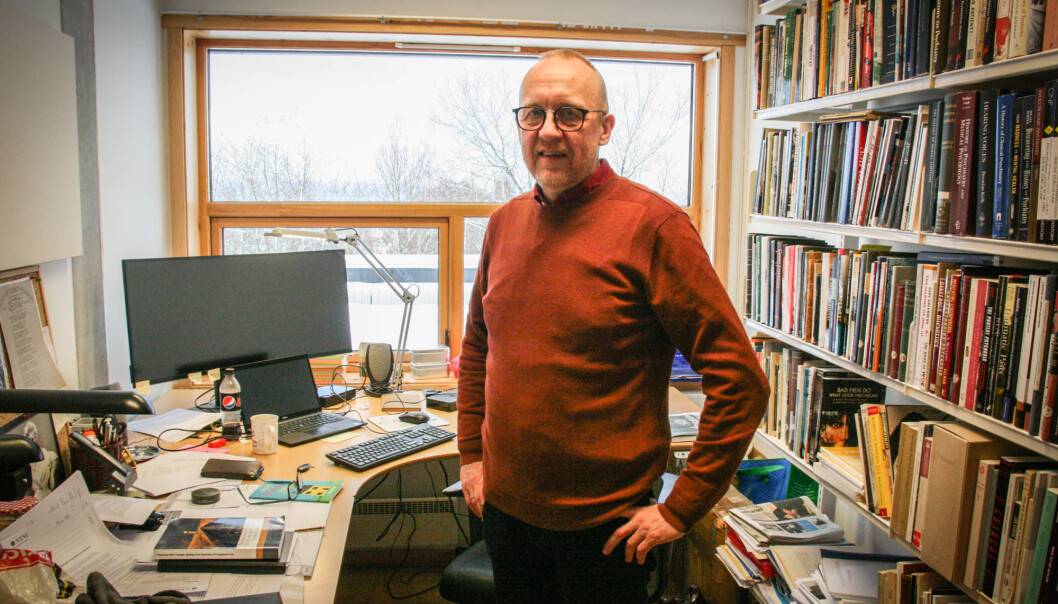 — Jeg opplever at fakultetsledelsen ikke har vist vilje til å se på hva de selv har gjort i denne saken med et kritisk blikk. Det synes jeg er synd, sier professor Øyvind Thomassen ved NTNU. — Jeg opplever at fakultetsledelsen ikke har vist vilje til å se på hva de selv har gjort i denne saken med et kritisk blikk. Det synes jeg er synd, sier professor Øyvind Thomassen ved NTNU.