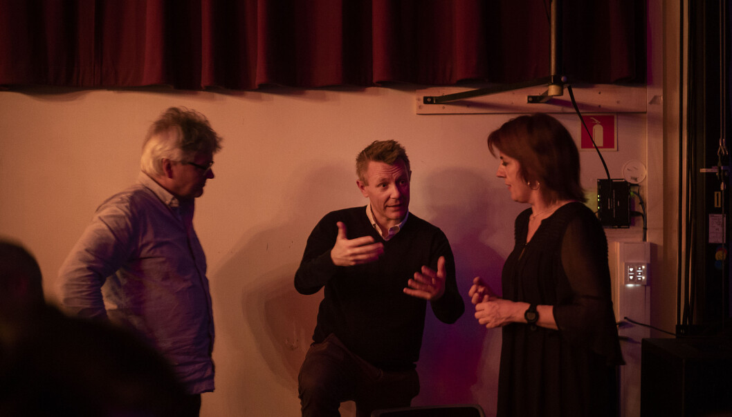 Espen Leirset (i midten) med næringssjef i Levanger, Håkon Okkenhaug og professor i historie og ordstyrar Hilde Gunn Slottemo. — Mange i sektoren er for navleskodande, seier han. Foto: Marthe A. Vannebo Espen Leirset (i midten) med næringssjef i Levanger, Håkon Okkenhaug og professor i historie og ordstyrar Hilde Gunn Slottemo. — Mange i sektoren er for navleskodande, seier han. Foto: Marthe A. Vannebo