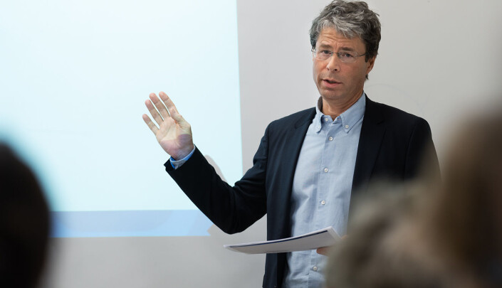 Det er oppløftende at unge mennesker som lever i en krise ikke bare løper til det mest åpenbare, men tenker lengre fram, sier dekan Frode Helland. Det er oppløftende at unge mennesker som lever i en krise ikke bare løper til det mest åpenbare, men tenker lengre fram, sier dekan Frode Helland.