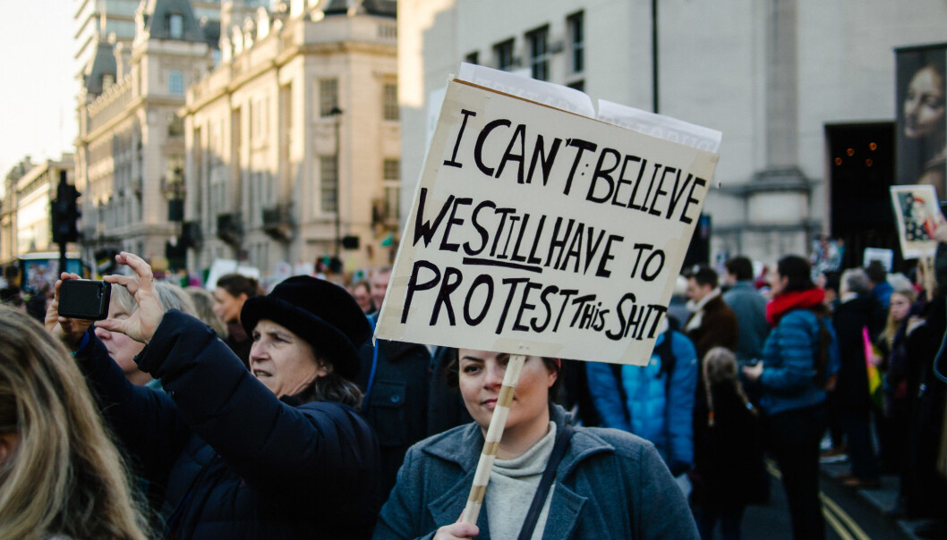 Britiske universiteter har brukt store beløp på taushetserklæringer etter blant annet anklager om seksuell trakassering. Bildet er fra Women's March i London i 2017. Foto: Ravi Kotecha/Flickr Britiske universiteter har brukt store beløp på taushetserklæringer etter blant annet anklager om seksuell trakassering. Bildet er fra Women's March i London i 2017. Foto: Ravi Kotecha/Flickr