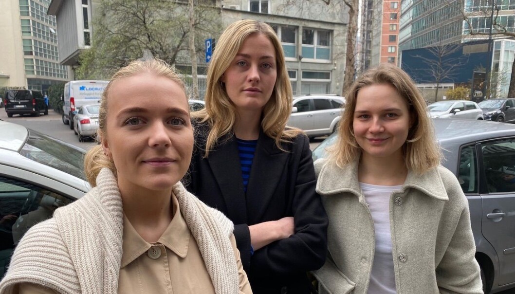 Arkitektstudentene Jenny Plym Askim, Sofie Ramstad og Liza Marchenko reiser ut av Milano. Mange universiteter nord i landet er nå stengt. Foto; Roger Severin Bruland/NRK Arkitektstudentene Jenny Plym Askim, Sofie Ramstad og Liza Marchenko reiser ut av Milano. Mange universiteter nord i landet er nå stengt. Foto; Roger Severin Bruland/NRK