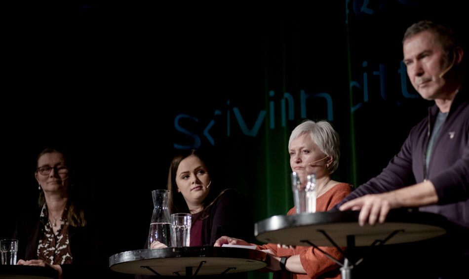 Dekan ved Fakultet for lærarutdanning, kunst og kultur, Egil Solli (til høgre), leiar eit fakultet som no blir pålagt å gå til oppseiingar av fast tilsette. Bildet er frå ein debatt i Levanger i februar. Fagmiljøa i Bodø og Levanger skal prioriterast framover, ifølgje universitetsleiinga. Dekan ved Fakultet for lærarutdanning, kunst og kultur, Egil Solli (til høgre), leiar eit fakultet som no blir pålagt å gå til oppseiingar av fast tilsette. Bildet er frå ein debatt i Levanger i februar. Fagmiljøa i Bodø og Levanger skal prioriterast framover, ifølgje universitetsleiinga.