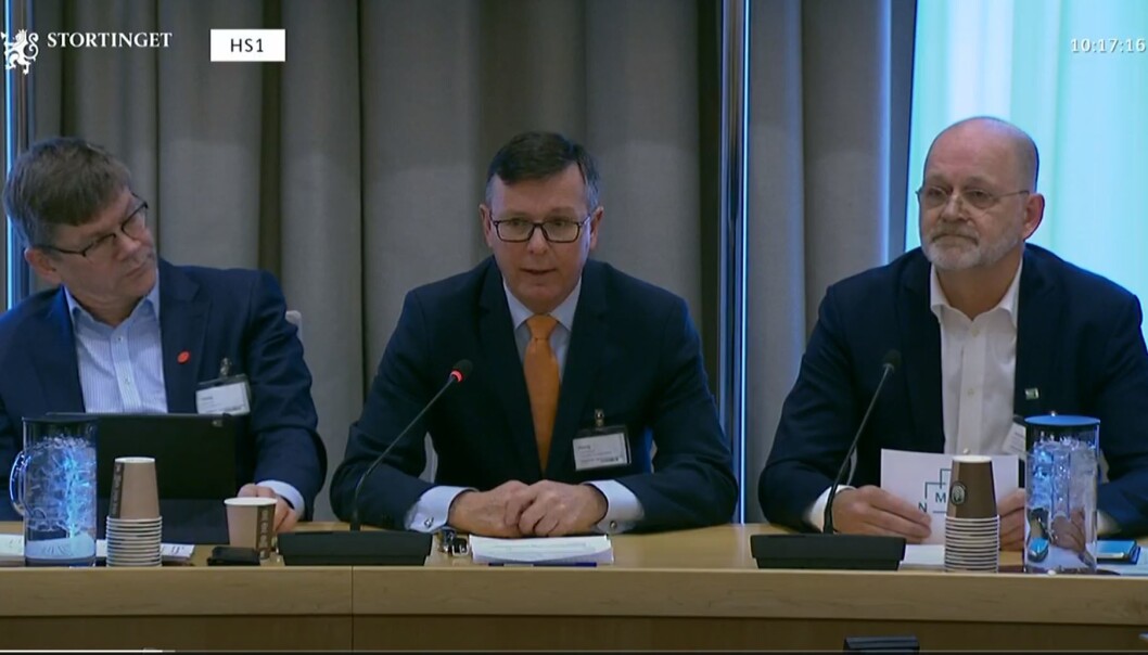 Svein Stølen, Dag Rune Olsen og Sjur Baardsen, rektor ved henholdsvis Universitetet i Oslo og Bergen og Norges miljø- og biovitenskapelige universitetet møtte til høring i Stortinget. Foto: Skjermdump/Stortinget Svein Stølen, Dag Rune Olsen og Sjur Baardsen, rektor ved henholdsvis Universitetet i Oslo og Bergen og Norges miljø- og biovitenskapelige universitetet møtte til høring i Stortinget. Foto: Skjermdump/Stortinget
