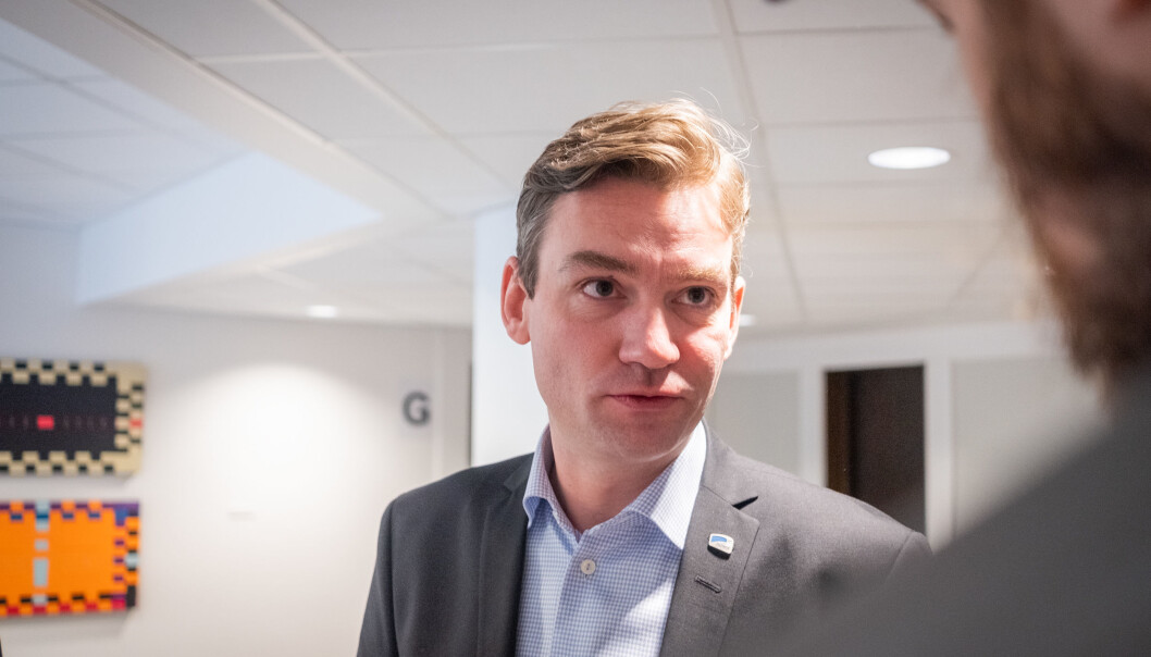 Forsknings- og høyere utdanningsminister Henrik Asheim mener koronautbruddet viser at vi trenger forskningssamarbeid. Forsknings- og høyere utdanningsminister Henrik Asheim mener koronautbruddet viser at vi trenger forskningssamarbeid.