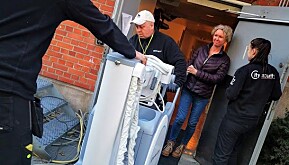 Pål Andersen fra ReLokator sikrer transporten. Pål Andersen fra ReLokator sikrer transporten.