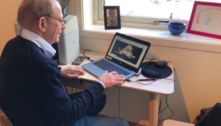 Dekan Jan Erik Askildsen fra sitt hjemmekontor. Dekan Jan Erik Askildsen fra sitt hjemmekontor.