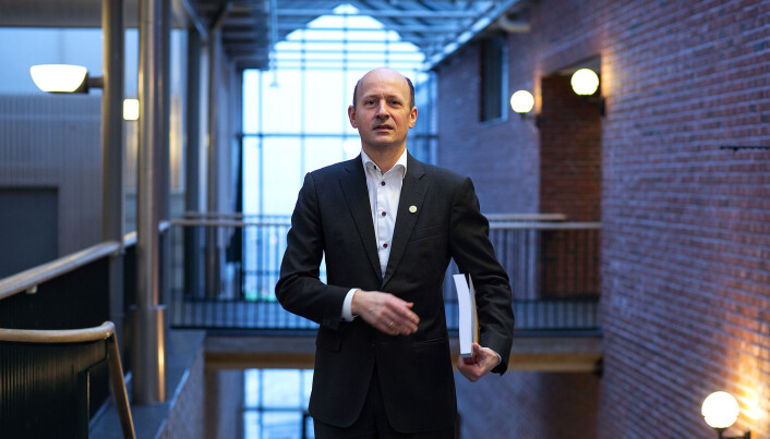 Jussprofesor Karl Harald Søvig er kritisk. Jussprofesor Karl Harald Søvig er kritisk.
