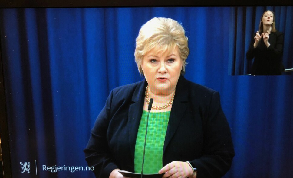 Her er statsminister Erna Solberg på regjeringens pressekonferanse hvor hun presenterer den hemmelig framforhandlede kriseloven. Skjermdump-
