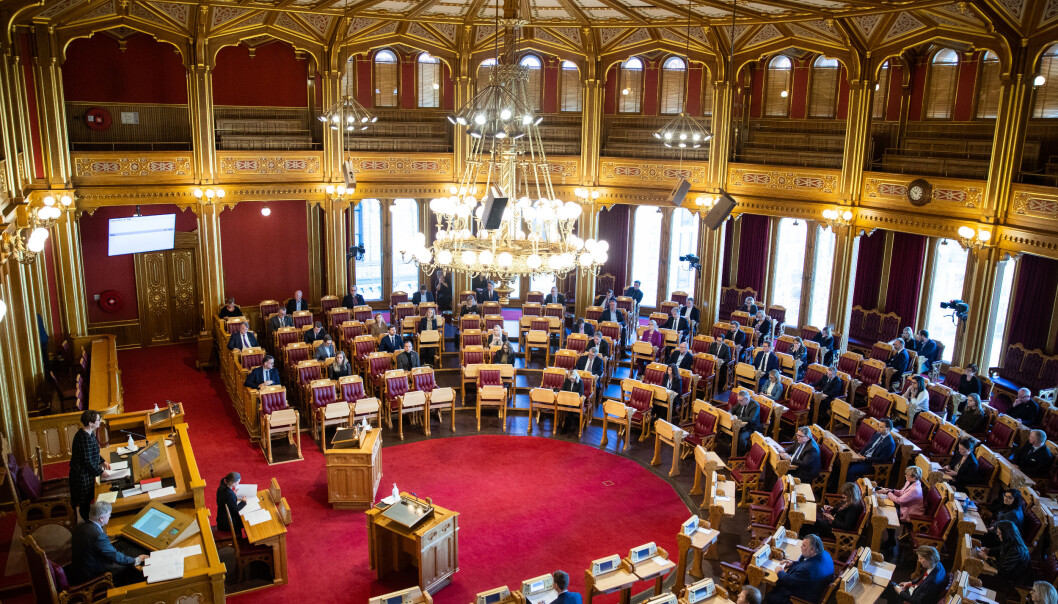 Høyre og Høyres Studenter har i denne krisen vist at de ikke prioriterer studenter, men vi er glade for at flertallet på Stortinget gjør det. Takket være Arbeiderpartiet og resten av opposisjonen har vi nå en bedre løsning, skriver Ida-Elise Asplund og William Høie. Foto: Flickr/Stortinget Høyre og Høyres Studenter har i denne krisen vist at de ikke prioriterer studenter, men vi er glade for at flertallet på Stortinget gjør det. Takket være Arbeiderpartiet og resten av opposisjonen har vi nå en bedre løsning, skriver Ida-Elise Asplund og William Høie. Foto: Flickr/Stortinget