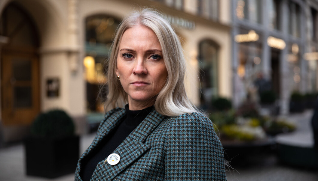 — De private sier at de tar ansvar for å få ned helsekøen. Hvorfor skal de ikke også ta ansvar for å utdanne livsnødvendig kompetanse, spør leder av Sykepleierforbundet, Lill Sverresdatter Larsen. — De private sier at de tar ansvar for å få ned helsekøen. Hvorfor skal de ikke også ta ansvar for å utdanne livsnødvendig kompetanse, spør leder av Sykepleierforbundet, Lill Sverresdatter Larsen.