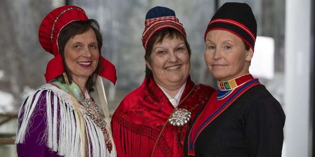 Tre av kommisjonsmedlemmene; Liv Inger Somby (t.v.), Marit Myrvoll og Anne Kristin Gurák. Foto: David Jensen/UiT Tre av kommisjonsmedlemmene; Liv Inger Somby (t.v.), Marit Myrvoll og Anne Kristin Gurák. Foto: David Jensen/UiT