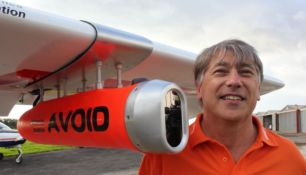 Fred Prata foran en av innretningene han testet med EasyJet. Fred Prata foran en av innretningene han testet med EasyJet.