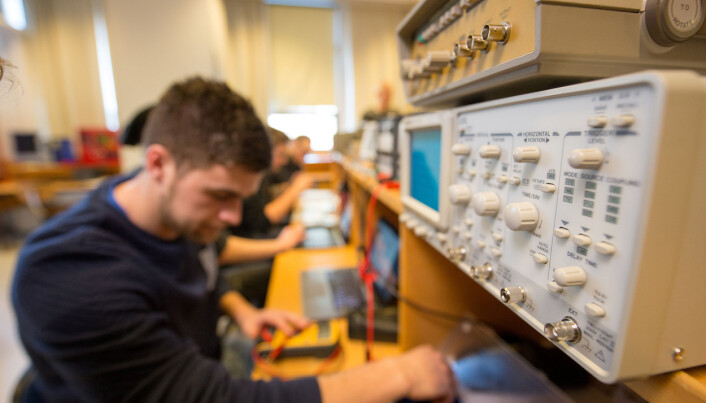Elektrostudenter ved Høgskulen pÅ vestlandet. Elektrostudenter ved Høgskulen pÅ vestlandet.